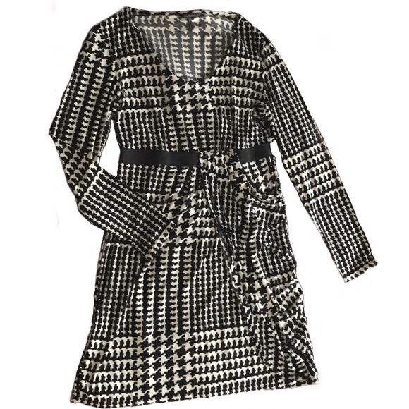 Daisy Fuentes Dresses & Skirts - Patterned dress